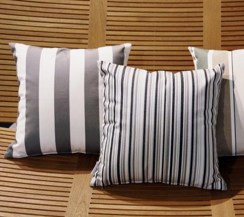หมอนอิง รุ่น Sunbrella รุ่นพิเศษที่ผลิตจากผ้า outdoor คุณภาพสูง